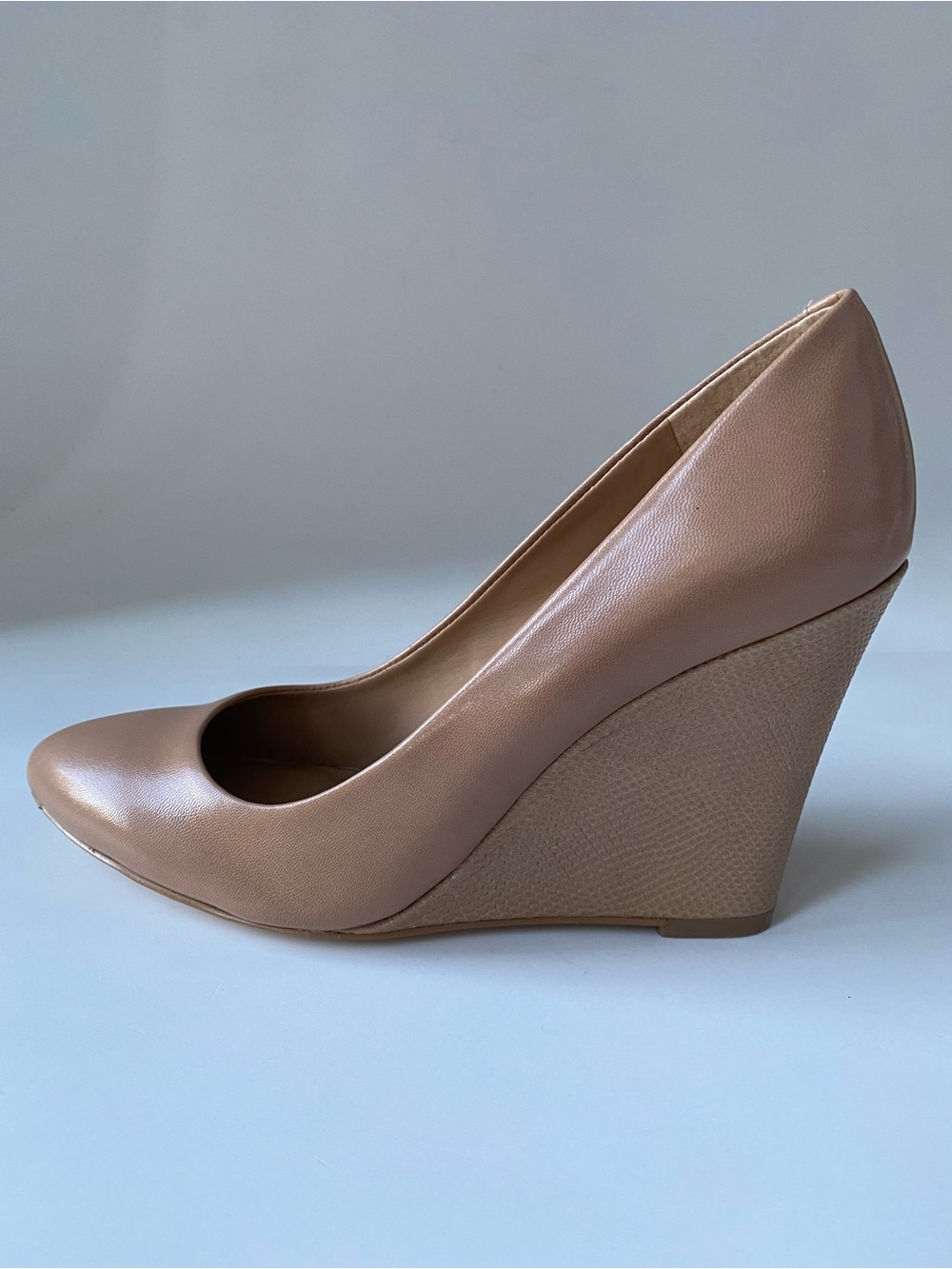 Ann Taylor Neutral Taupe Leather Wedge Pump